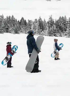 Cours de snowboard en famille aux Menuires avec un moniteur expérimenté