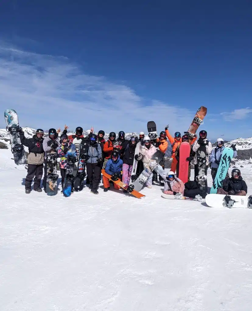 Rassemblement de snowboardeurs avec Nomad Snowboard School à Val Thorens